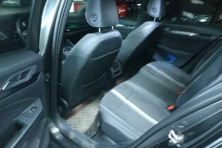 Used Volkswagen Golf 2023 280TSI DSG R-Line Lite Left Rear Seat