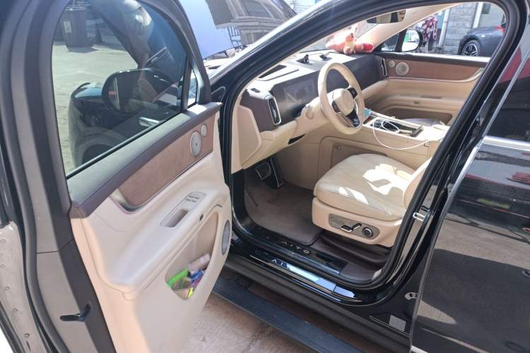 Used Hima AITO M9 2024 Range-Extended Max Edition 42 kWh 5-Seater Version
