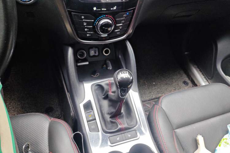 Used CHANGAN CS75 2016 2.0L Manual Leading Version China V Standard
