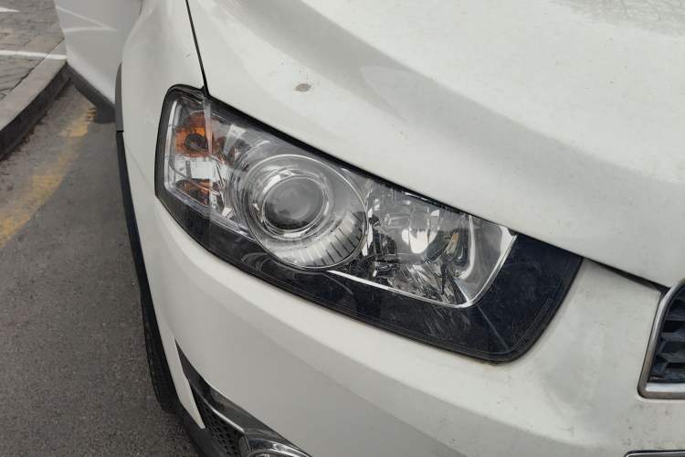 Used Chevrolet Captiva 2014 2.4L 4x4 Flagship Edition 7 Seats Right Front Headlight