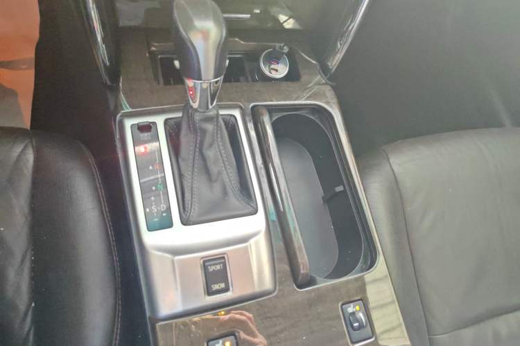 Used Toyota Reiz 2013 2.5V Elite Edition Gear Lever