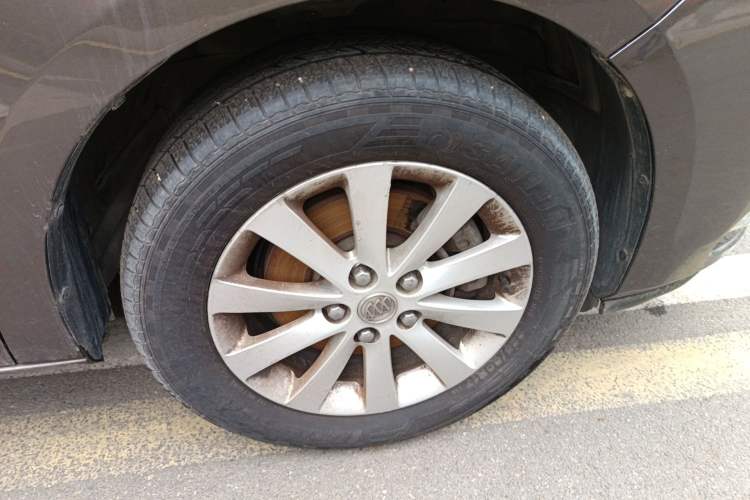 Used Buick GL8 2014 2.4L LT Luxury Business Executive Edition Right Front Wheel Hub