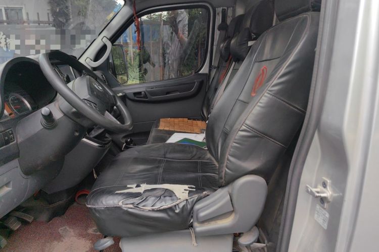 Used Dongfeng Yufeng 2020 2.3T Economy Van Long Wheelbase High Roof 3-Seater WP2.3
