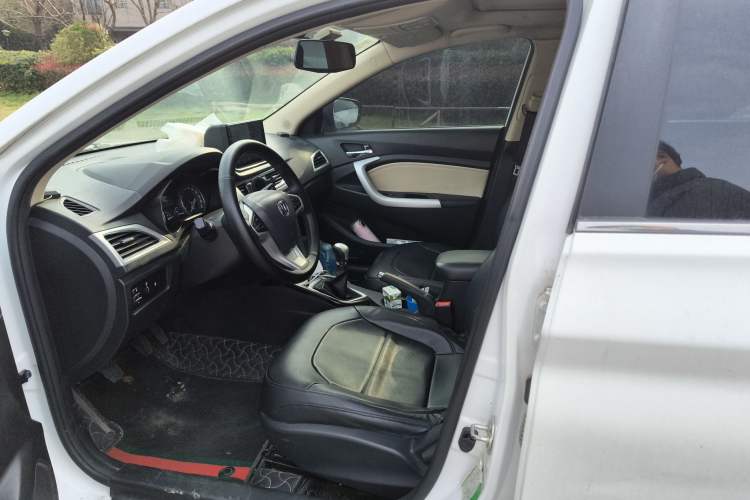 Used Changan Alsvin V7 2015 1.6L Manual Enjoyment Model China V Standard
