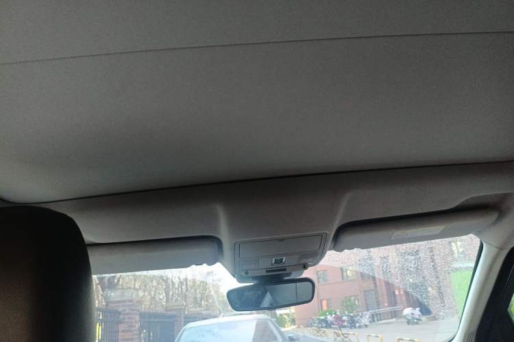 Used Land Rover Range Evoque 2018 240 PS SE Smart Brilliance Edition Headliner