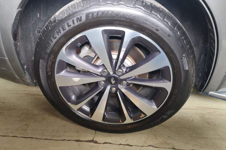 Used Li Auto ONE 2020 Extended-Range 6-Seater Version Right Rear Wheel Hub