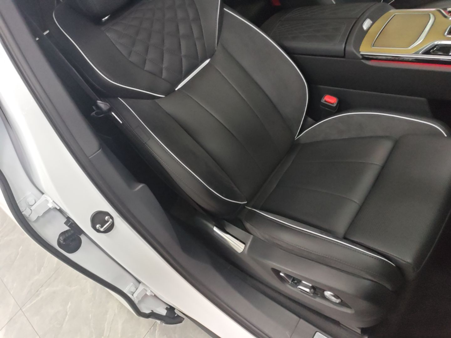 Hongqi E-HS9 2022 690 km Range Flagship Edition Six Seats — снимка 19