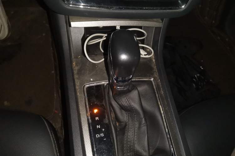 Used Roewe i6 2020 PLUS 1.6L CVT 4G Connected Glory Flagship Edition Gear Lever