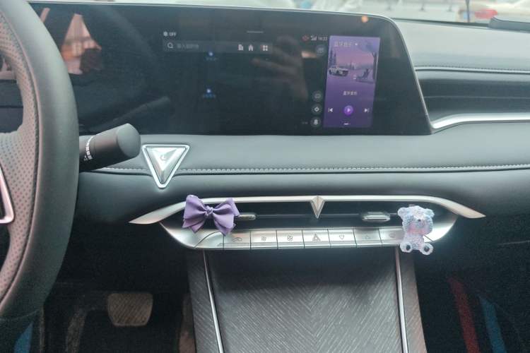 Used Venucia V 2023 260T Idol Edition Pro