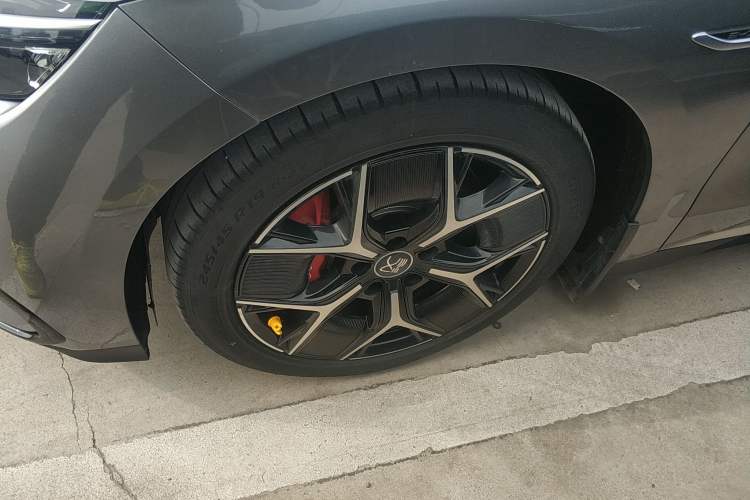 Used BYD Han 2023 EV Champion Edition 715KM Front-Drive Prestige Model Left Front Wheel Hub