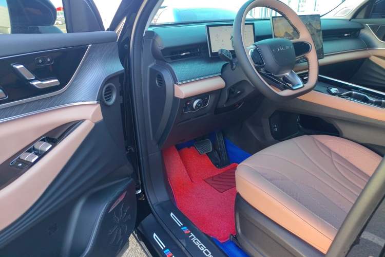 Used Chery Tiggo 8 L 2025 Model 2.0T Two-Wheel Drive Changhong Edition—7 Seaters
