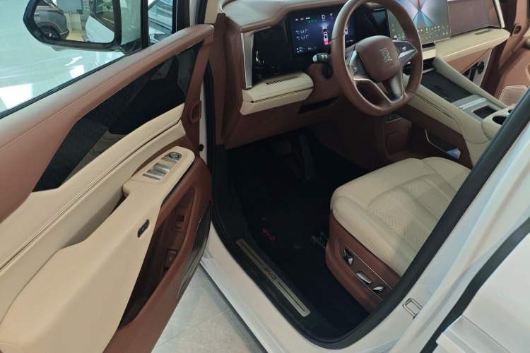 Used BYD Xia 2025 DM-i 1.5T 180km Excellence Model Driver Seat