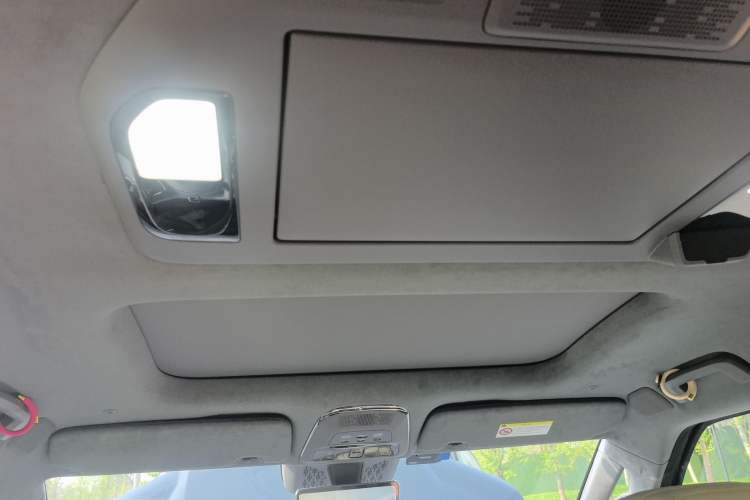 Used Zeekr 009 2024 7-Seater Walk-Through Version Four-Wheel Drive 108 kWh Headliner