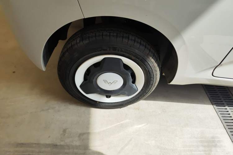 Used Wuling Hongguang MINIEV 2024 3rd Generation 215km Youth Edition Right Rear Wheel Hub