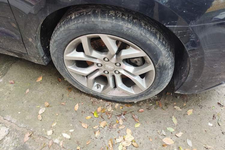 Used Geely Auto Emgrand GT 2015 1.8T Flagship Model Right Front Wheel Hub