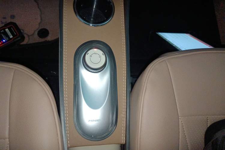 Used Wuling Hongguang MINIEV 2025 Four-Door Version Advanced Edition Gear Lever