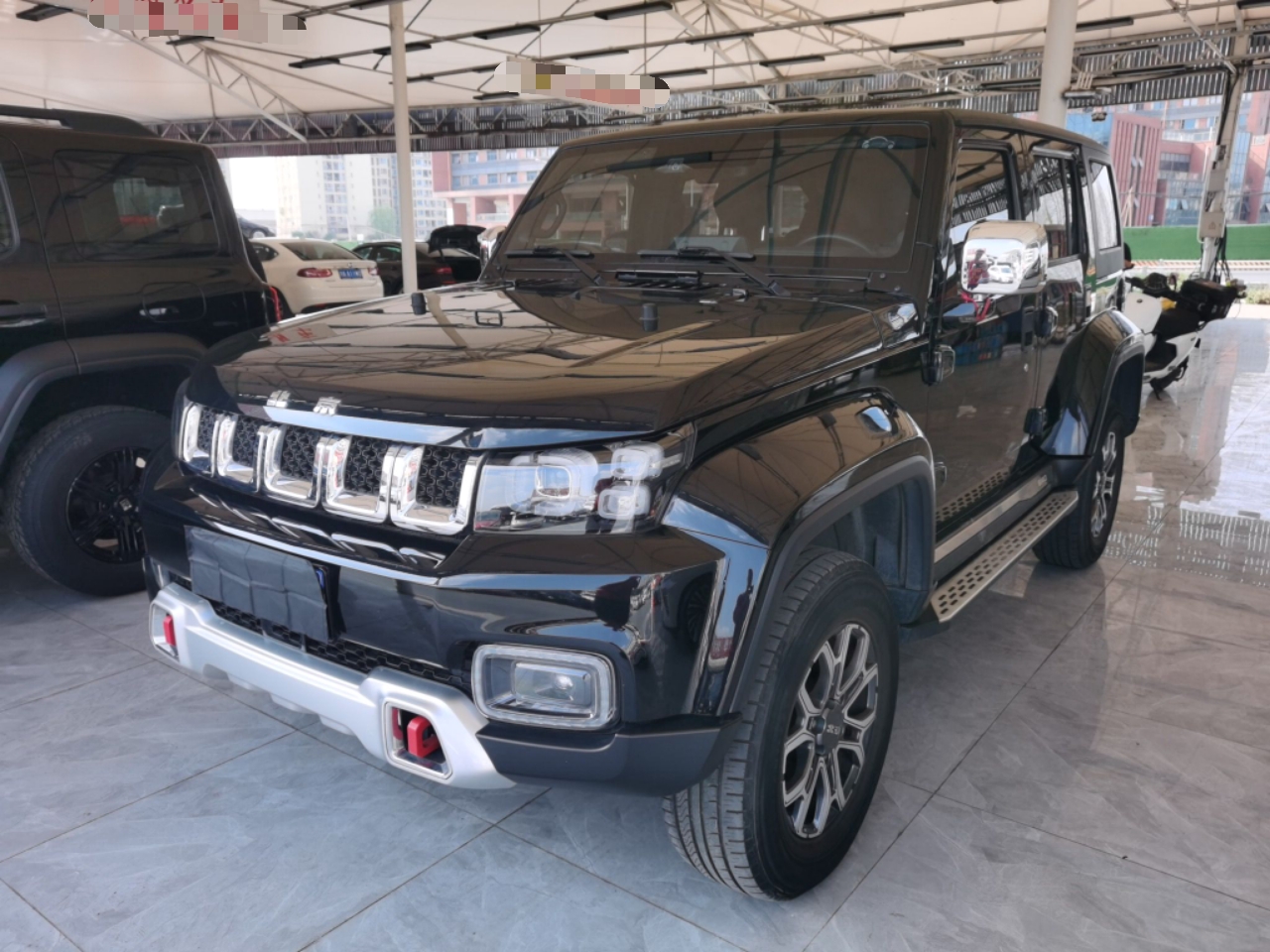 تحت مقدمة السيارة