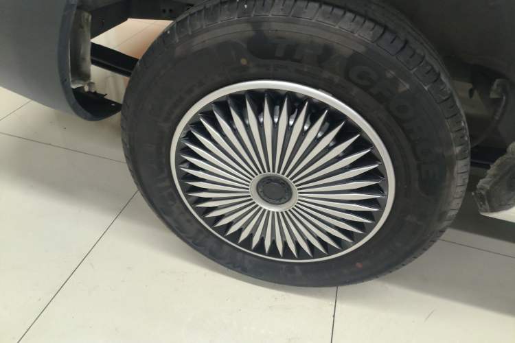 Used SAIC MAXUS Dana V1 2025 V1 Short Wheelbase Low-Roof Multi-Function Version (42 kWh)
