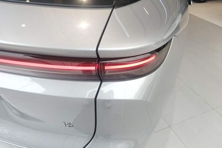 Used Li Auto i6 2025 Model Four-Wheel-Drive Standard Type
