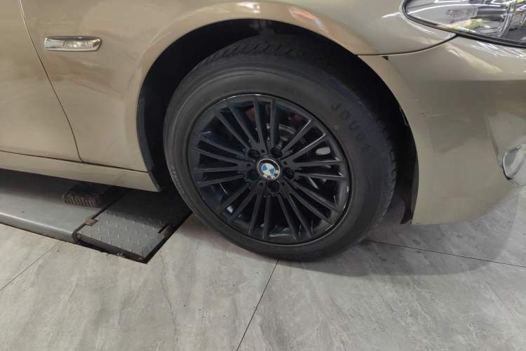 Used BMW 5 Series 2011 528Li Leading Model