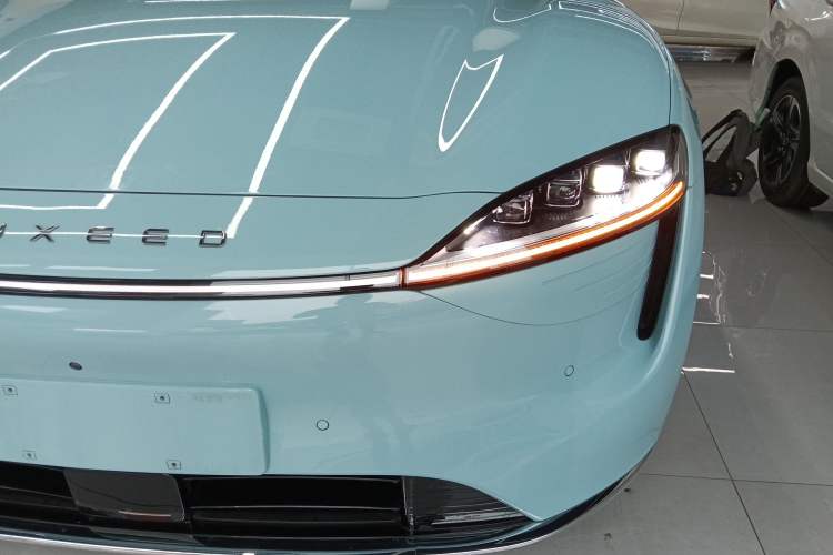 Used Hima Luxeed R7 2025 Range-Extended Version 251 km Max Left Front Headlight