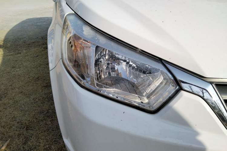 Used Venucia R50 2014 1.6L Manual Splendid Edition Right Front Headlight