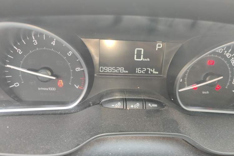 Used Peugeot 2008 2014 1.6L Automatic Fashion Edition Odometer Close Up