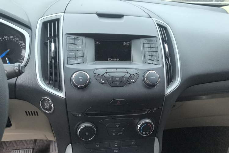 Used Ford Edge 2016 EcoBoost 245 Two-Wheel-Drive Titanium 5-Seater Audio And AC Panel