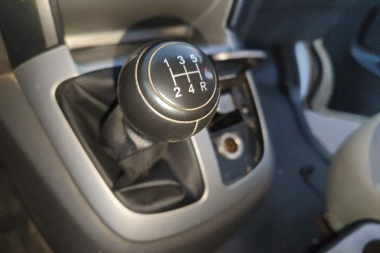 Used Jinbei Express 2020 2.0L Upgraded Version China VI Standard 6-Seater 1TZS Gear Lever