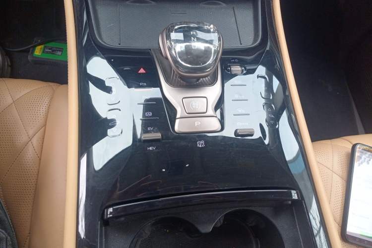 Used Denza D9 2022 DM-i 970 Four-Wheel Drive Flagship Model Gear Lever