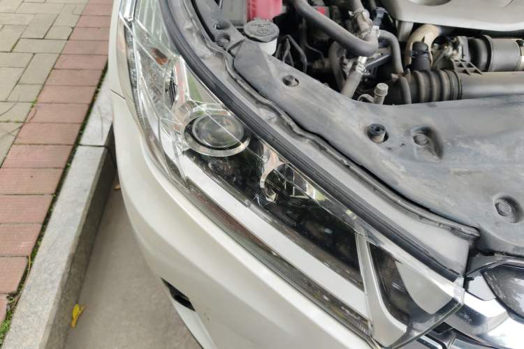 Used Toyota Highlander 2018 2.0T Four-Wheel Drive Prestige Version 7 Seats China VI Standard Right Front Headlight