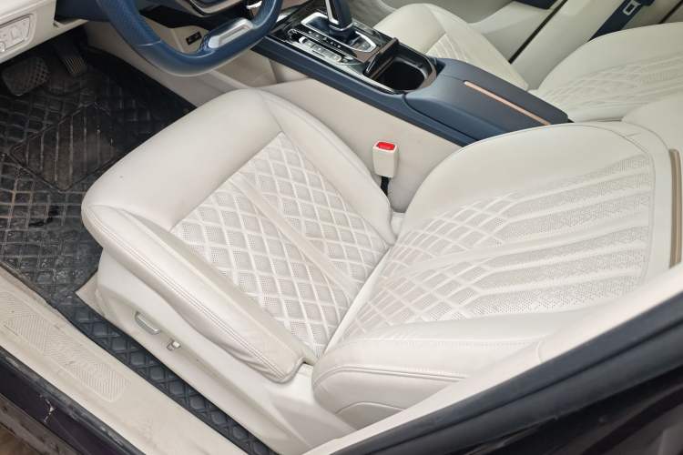 Used Wuling Victory 2023 2.0L DHT Luxury Edition
