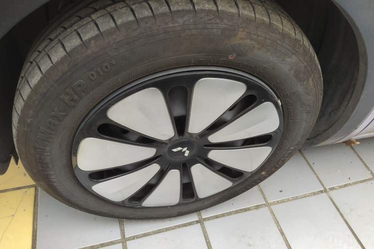 Used Wuling Bingo 2025 333 km Lingxi Deluxe Edition Left Front Wheel Hub