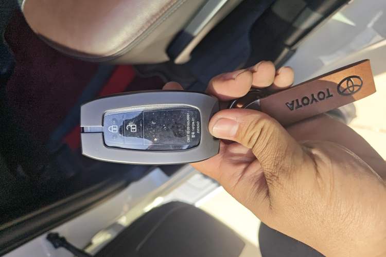 Used Toyota Prado 2019 3.5L Automatic TX-L Deluxe Edition with Rear-Mounted Spare Tire Vehicle Key