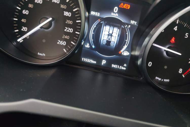 Used Land Rover Range Evoque 2018 240 PS SE Smart Brilliance Edition Odometer Close Up