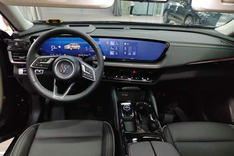 Used Buick Envision 2025 Encore Plus 28T Two-Wheel-Drive Platinum Edition