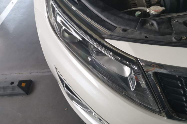 Used Kia K5 2015 2.0L Automatic GLS Right Front Headlight