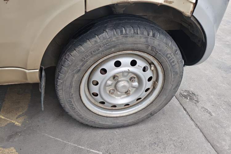 Used Wuling Rongguang 2011 1.2L Base Version
