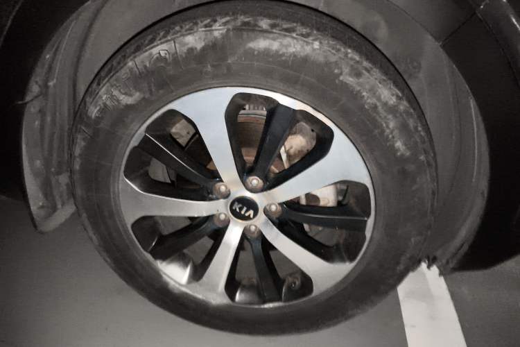 Used Kia Sorento 2015 Sorento L 2.4L Gasoline 4WD Elite Edition 7 Seats China IV Standard