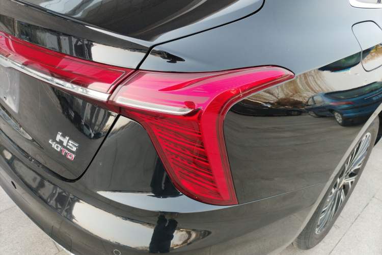 Used Hongqi H5 2024 2.0T Automatic Smart Connect Flagship Edition Right Rear Taillight