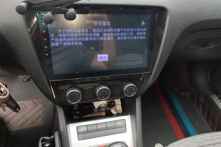 Used Skoda Octavia 2017 1.6L Manual Trend Edition Audio And AC Panel