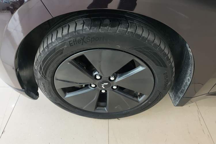 Used Wuling Xingguang 2023 70 Standard Edition Left Front Wheel Hub