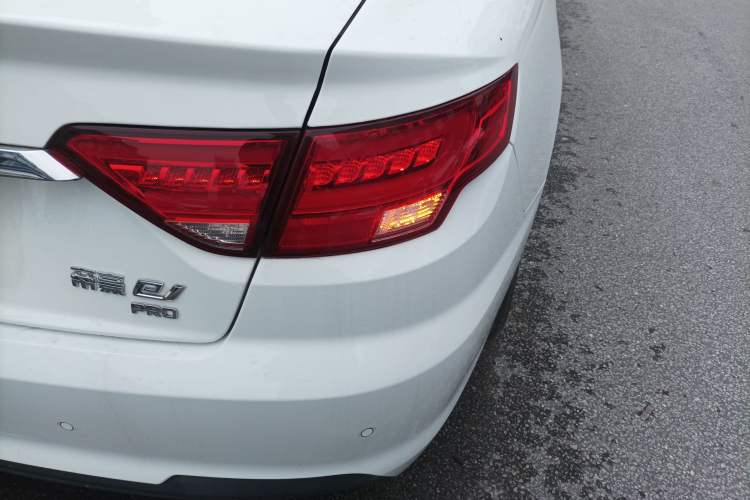 Used Geely Auto Emgrand New Energy 2022 EV Pro Ride-Hailing Version Lithium Iron Phosphate Right Rear Taillight