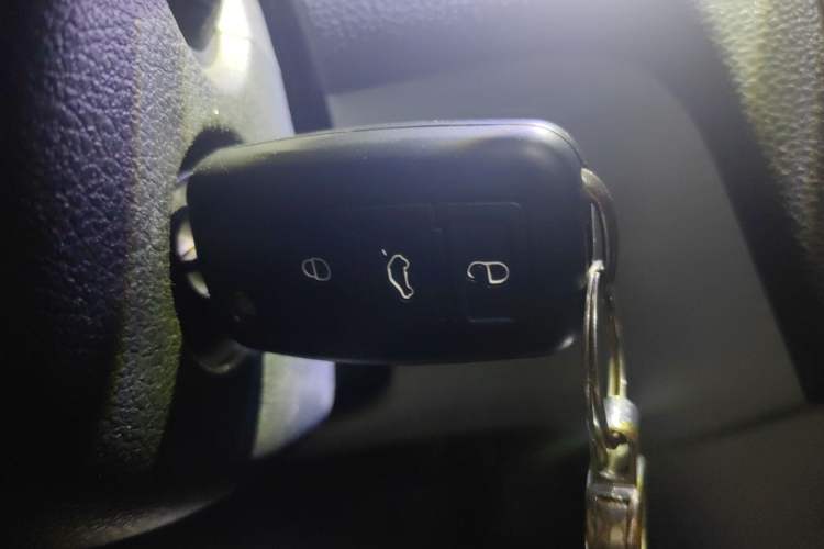 Used Skoda Rapid 2016 1.6L Manual Front-Wheel-Drive Version Vehicle Key