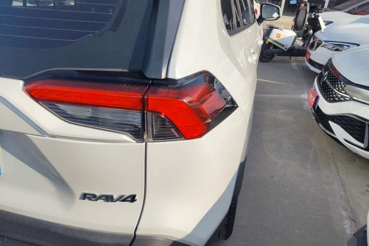 Used Toyota RAV4 2023 2.0L CVT Two-Wheel Drive 20th Anniversary Platinum Edition