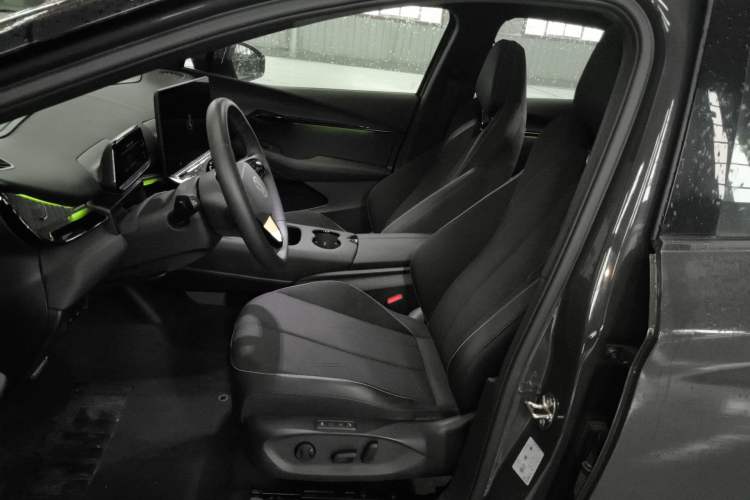 Used Volkswagen ID.UNYX 2024 Pro Long-Range Version
