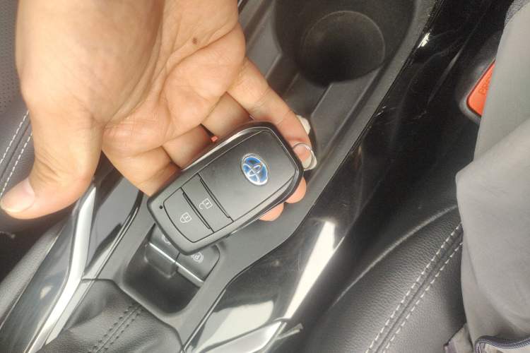 Used Toyota FRONTLANDER 2023 2.0L Smart Electric Hybrid Dual-Engine Luxury Edition Vehicle Key