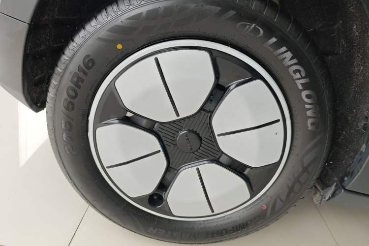 Used Geely Galaxy Geome 2025 310km Youth Edition Right Rear Wheel Hub