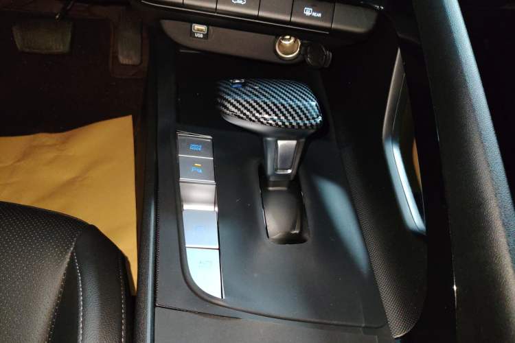 Used Hyundai Elantra 2023 1.5L CVT GLX Elite Edition Gear Lever