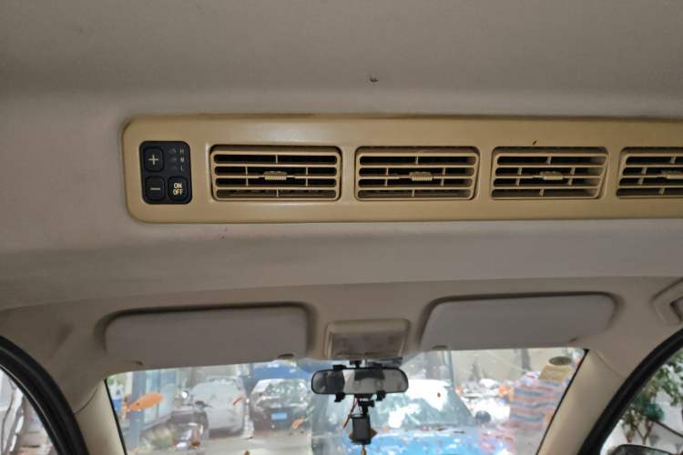 Used Dongfeng Fengon 360 2015 1.5L Manual Comfort 7-Seater China IV Standard Headliner